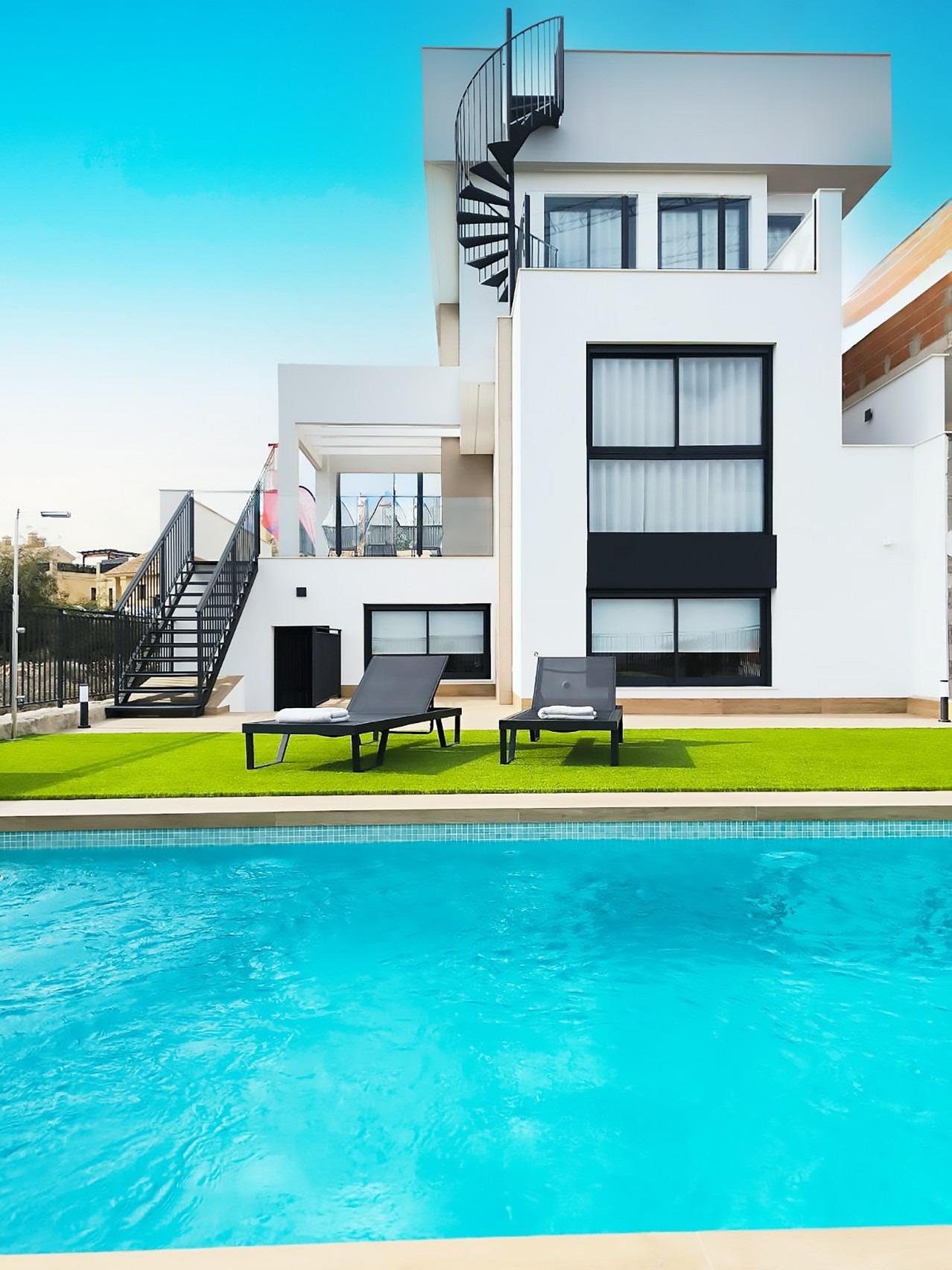 6 Bedroom 4 Bathroom in Algorfa